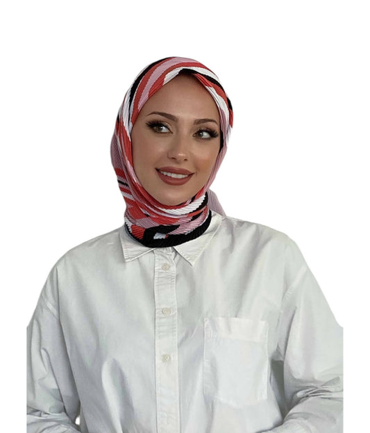 Plissé lined triangle hijab