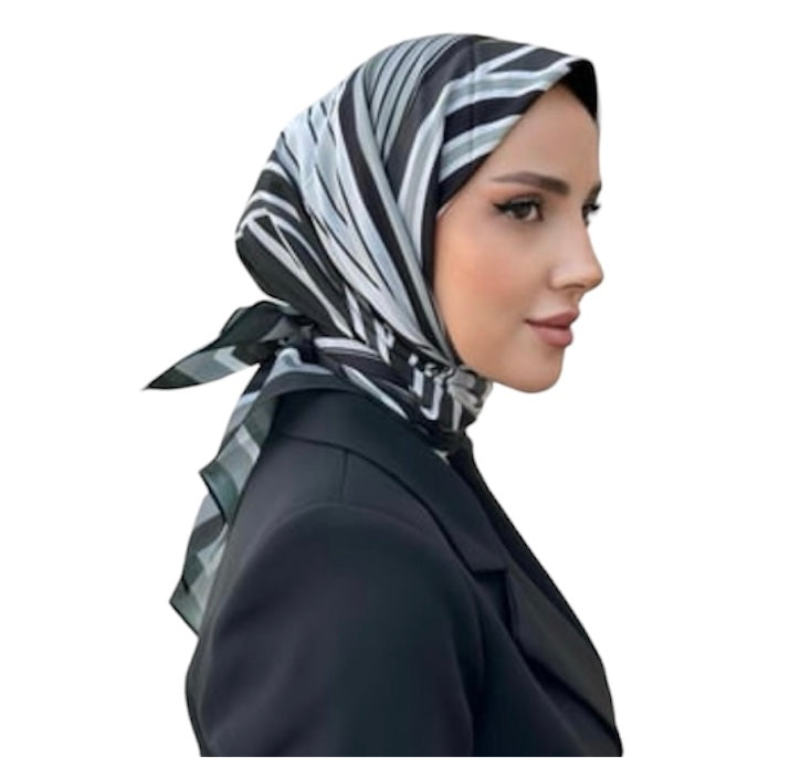 Sofya Desenli Kare Tesettür