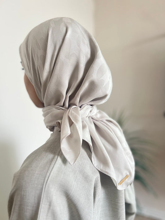 Perla Jaquard square hijab