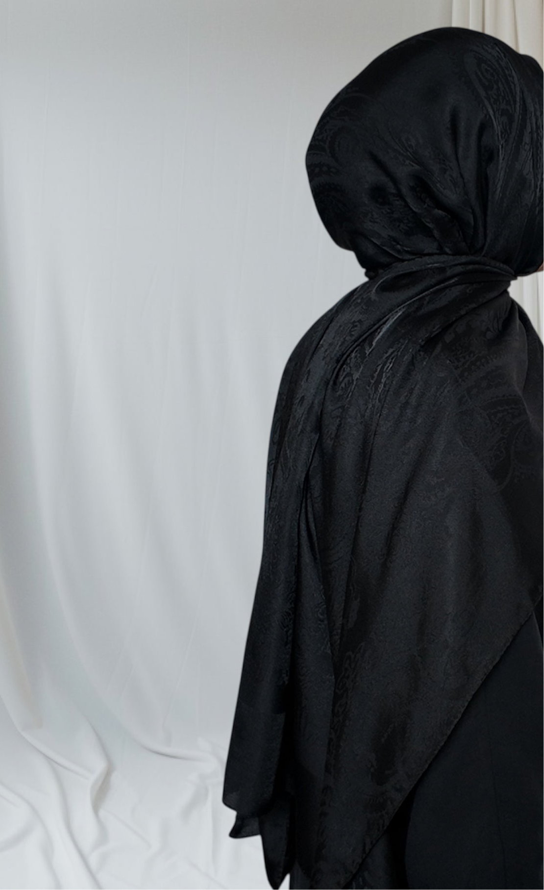 Paisley Black Edition Long Hijab